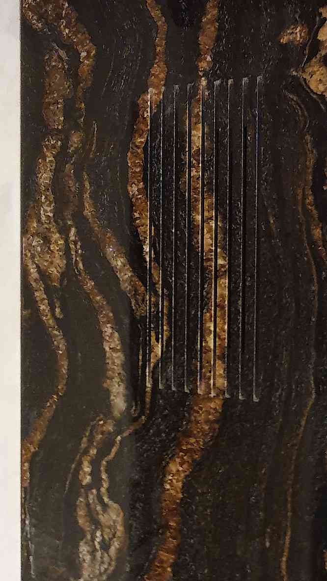 Obloženie krbu, materiál žula Magma Gold, chata Buková